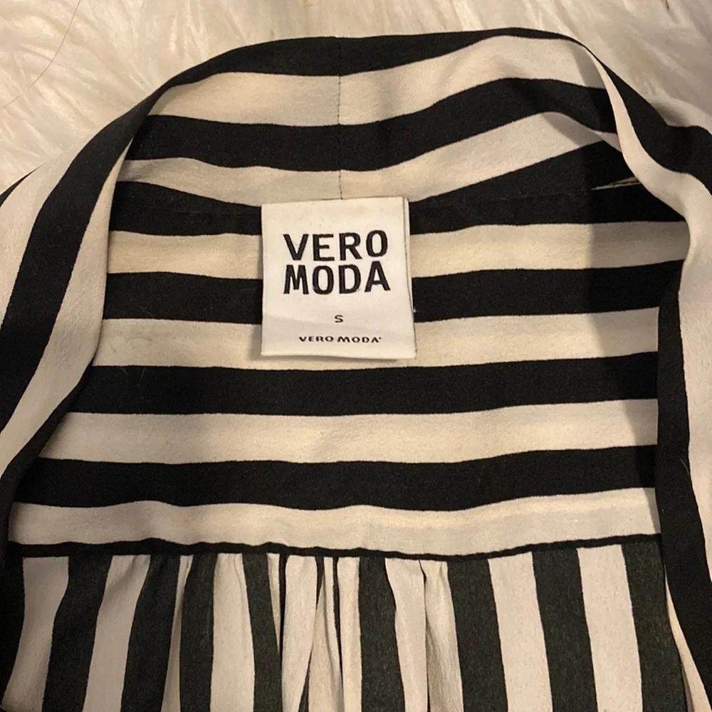 Blouse - Picture 2 of 2